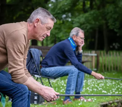 Mannen aan het vissen